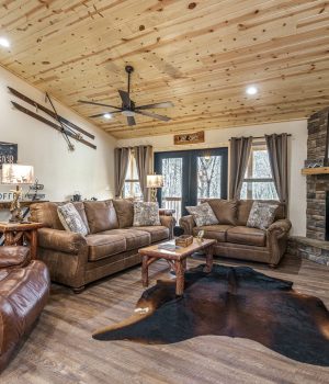 Spacious cabin lounge for a relaxing Mountain Getaway
